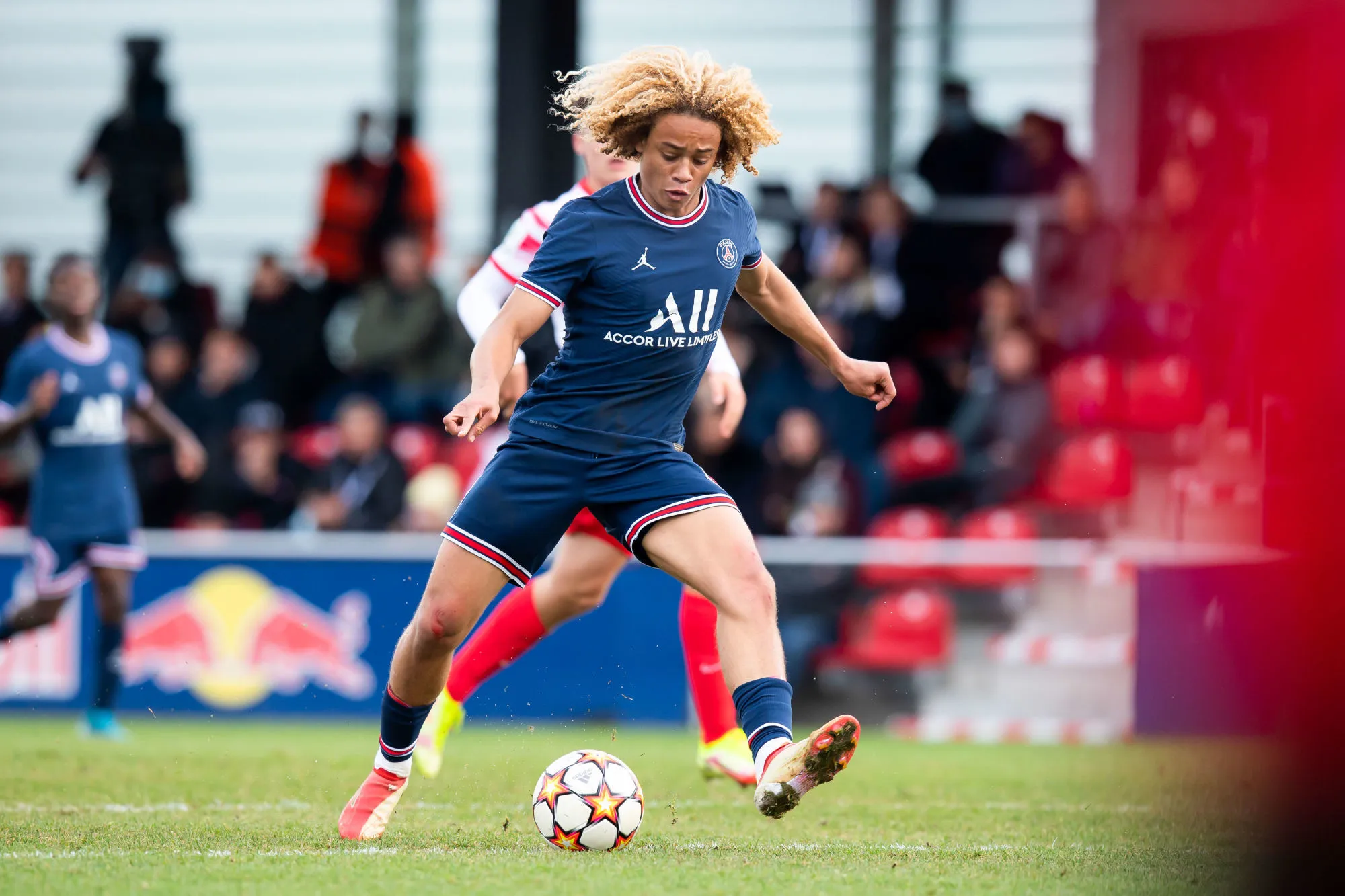 Mino Raiola met la pression au PSG pour Xavi Simons