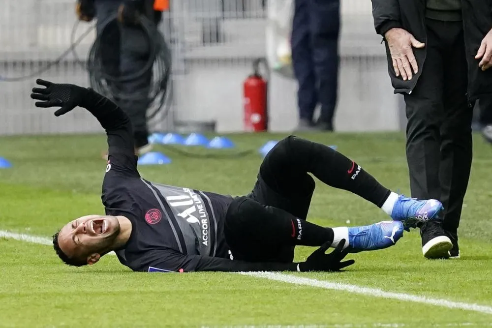 Neymar (PSG) pourrait être absent six semaines