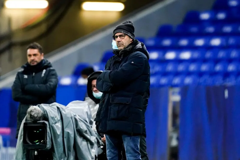 Peter Bosz (Lyon) peste contre la performance de son équipe après la défaite contre Reims