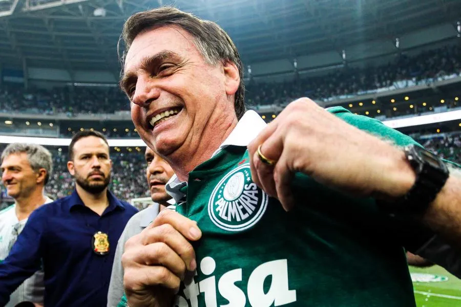 Jair Bolsonaro : 84 maillots de foot et une élection en 2022
