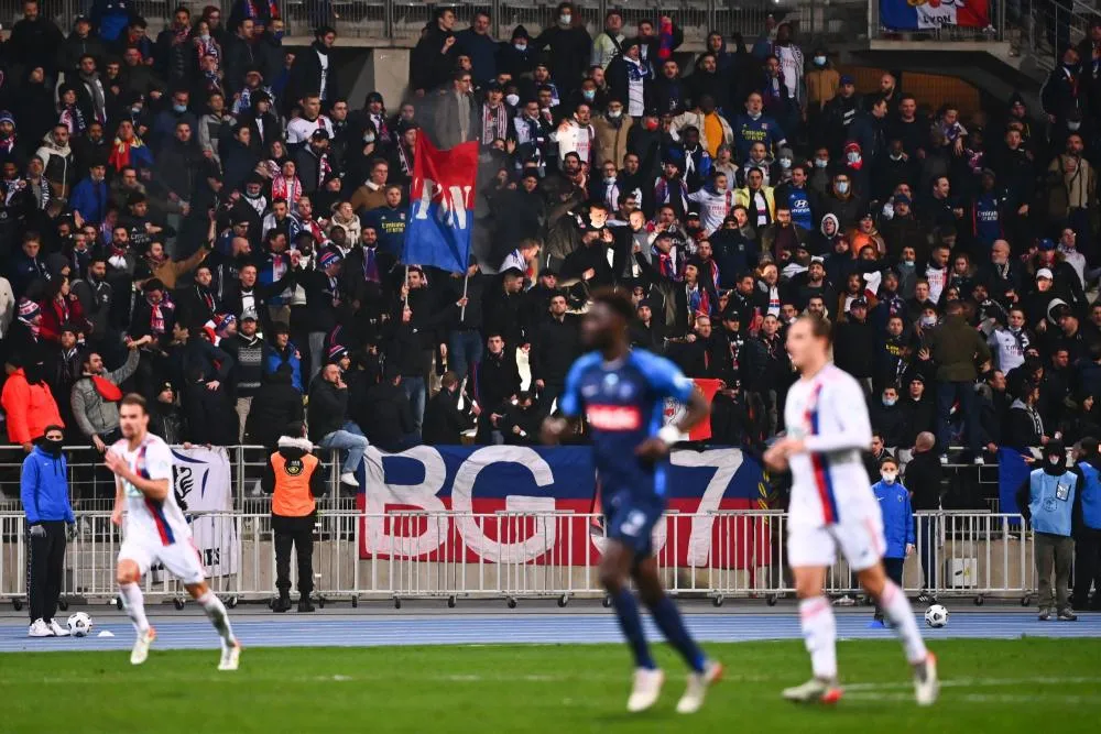 Coupe de France : Le Paris FC et l’Olympique lyonnais tous les deux éliminés après les incidents à Charléty