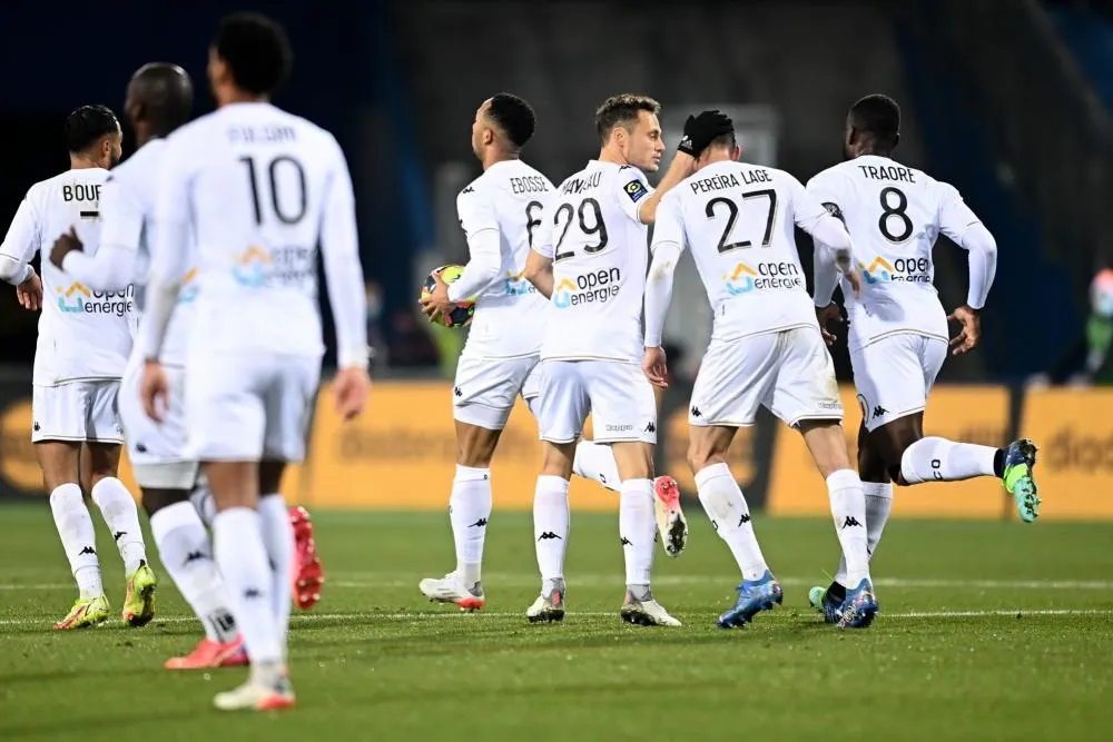 Ligue 1 : Angers demande le report de son match contre Saint-Étienne