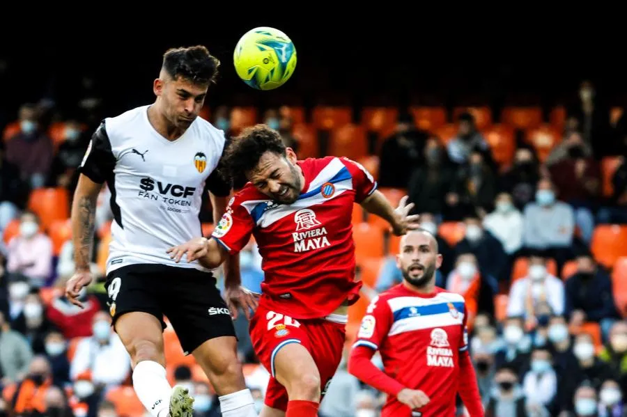 L&rsquo;Espanyol coiffe Valence dans le money time