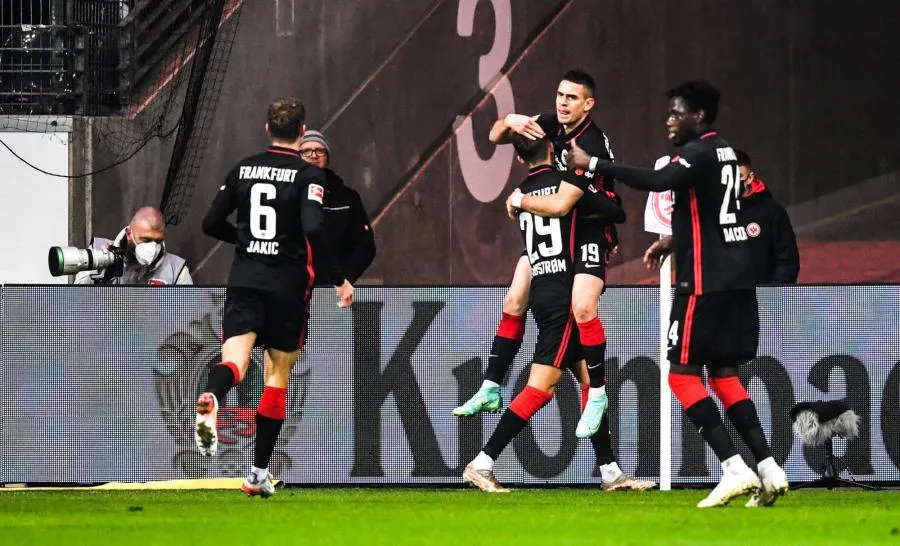 Francfort fait exploser le Bayer Leverkusen