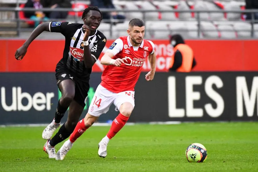 Valon Berisha (Reims) se filme à 200 km/h sur l’autoroute