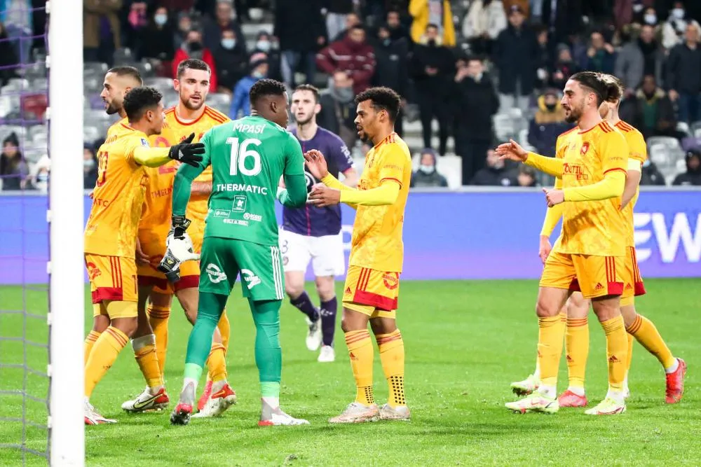 Ligue 2 : Le Toulouse FC prend un point avec sursis après les propos racistes d&rsquo;un supporter envers Lionel Mpasi (Rodez)