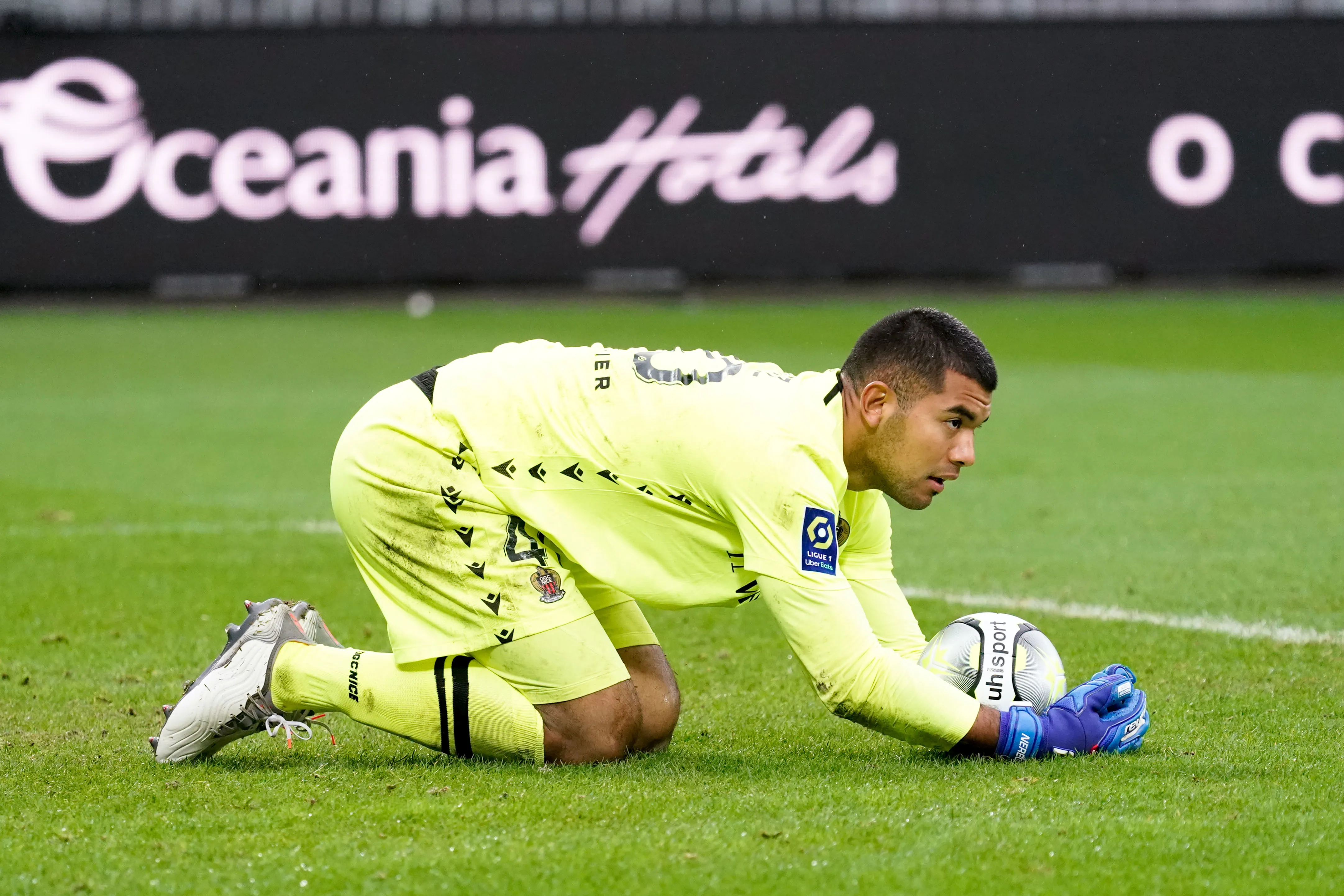 Deschamps ne ferme pas la porte à Walter Benítez chez les Bleus