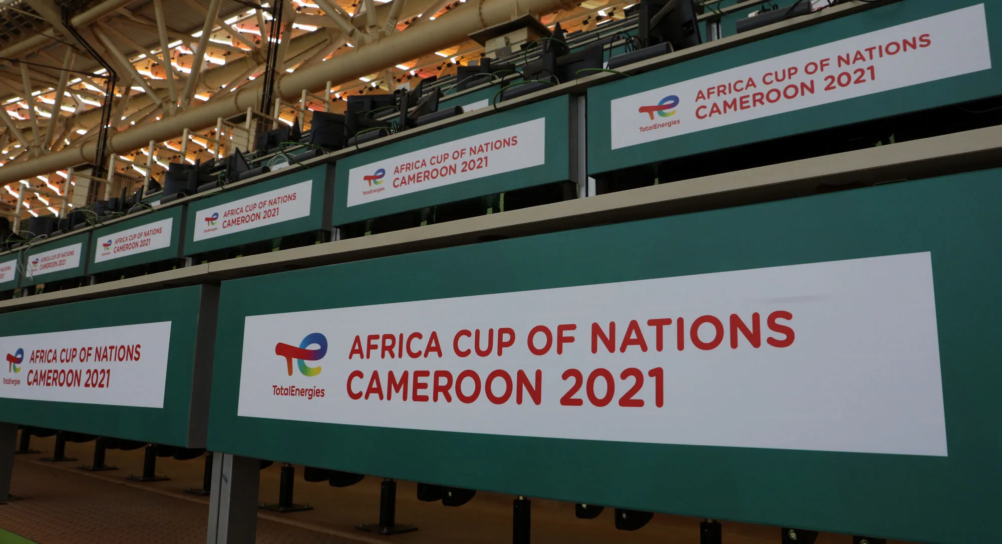 CAN : Salima Rhadia Mukansanga, première femme arbitre principal