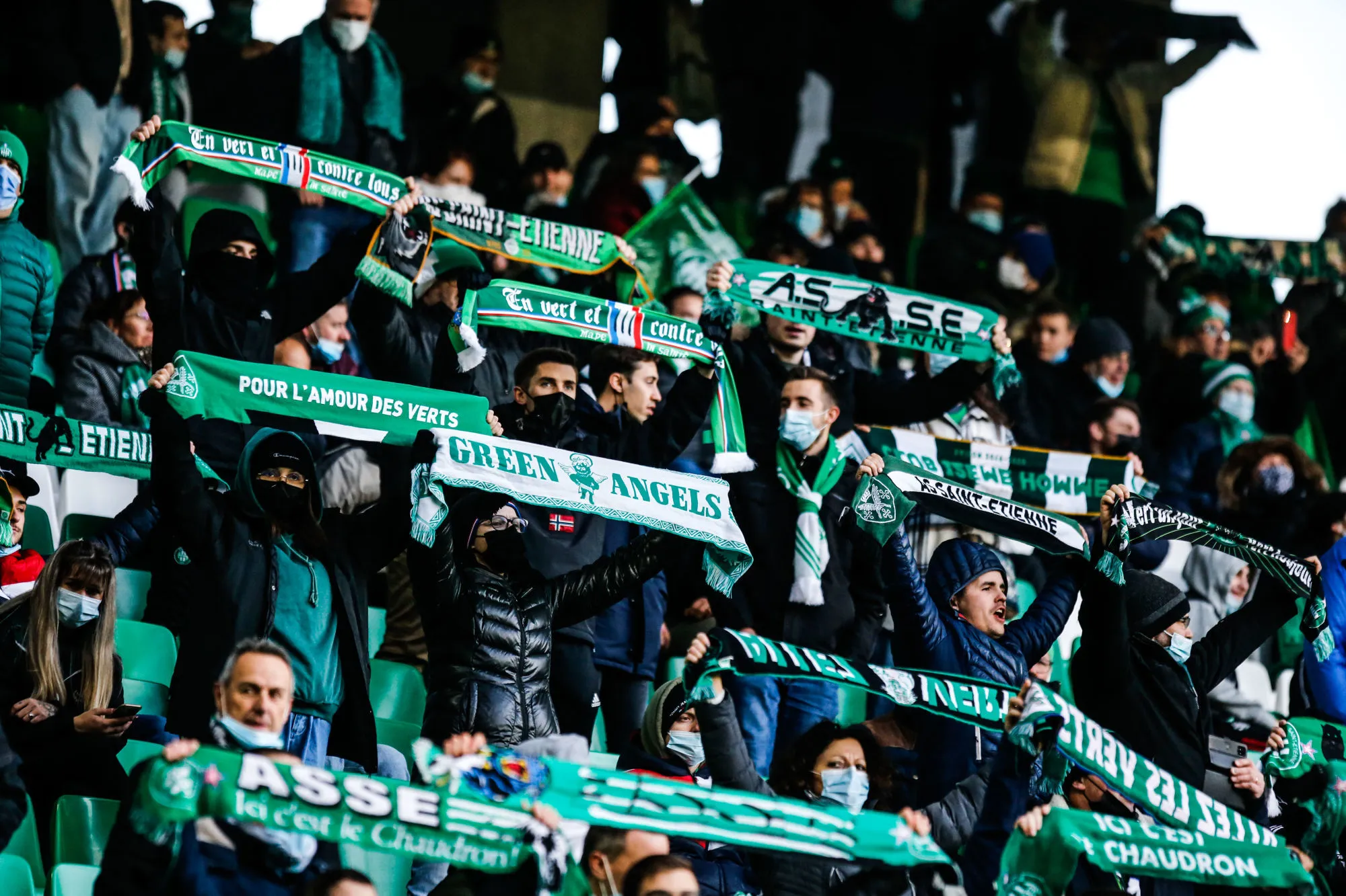 Surprise ! Les supporters stéphanois interdits de déplacement à Lyon