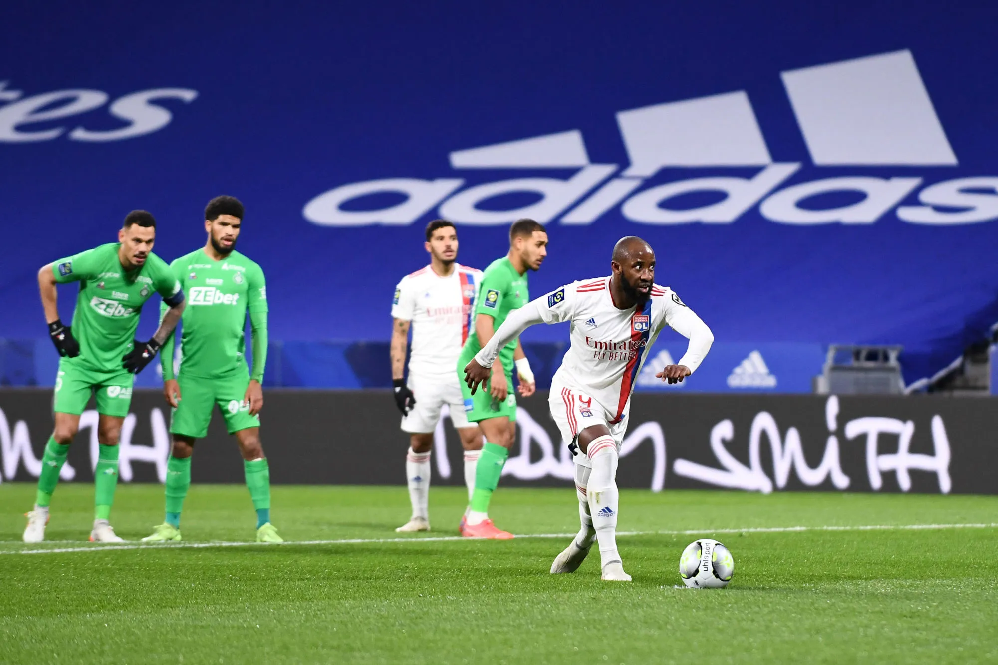 L&rsquo;Olympique lyonnais plie l&rsquo;AS Saint-Étienne avec froideur