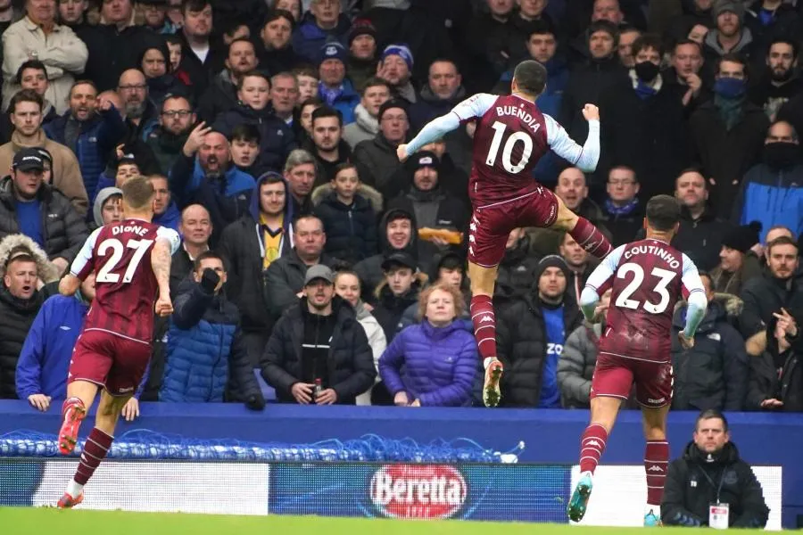 Aston Villa enfonce Everton