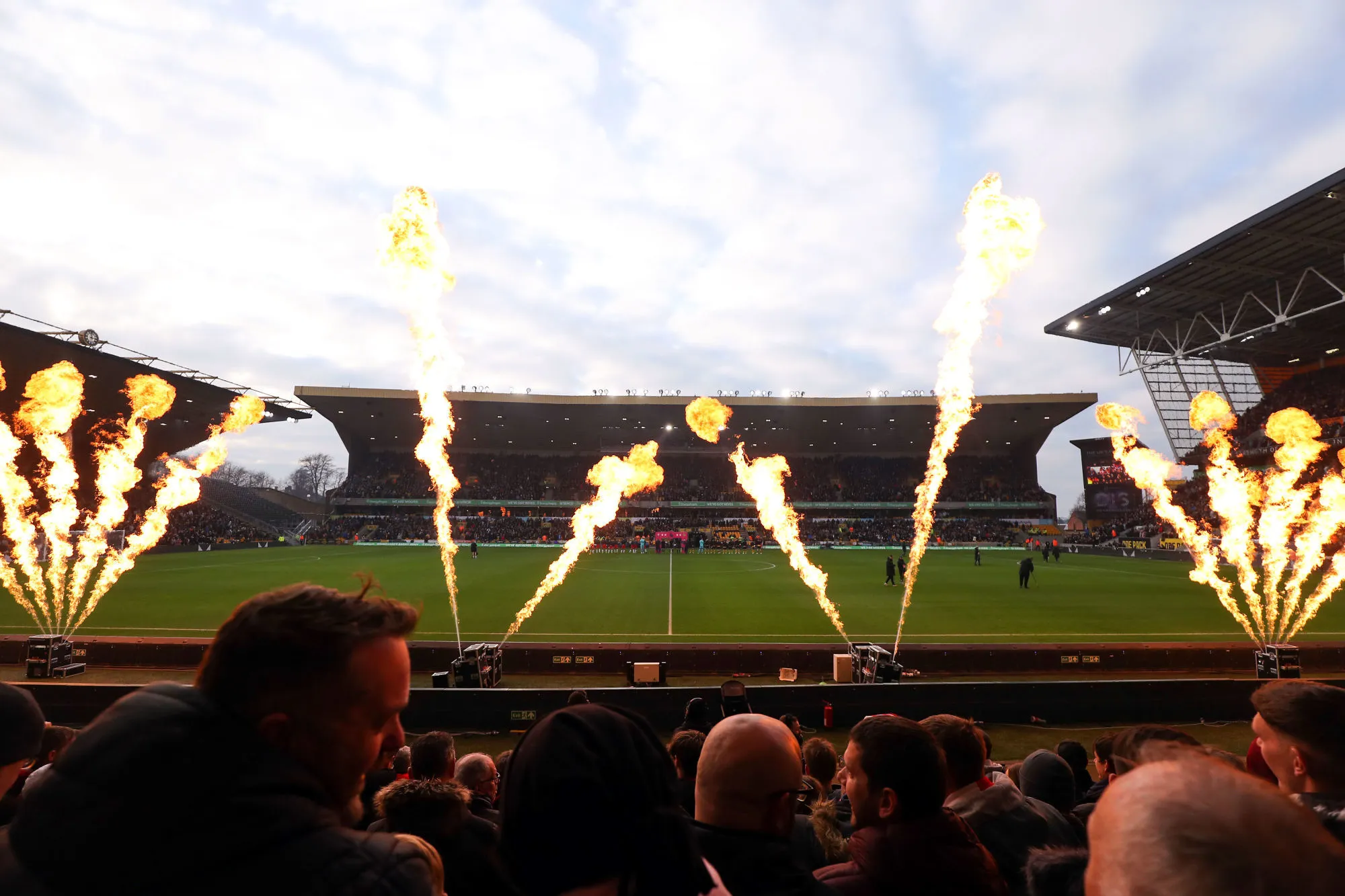 Le Molineux Stadium de Wolverhampton partiellement touché par un incendie