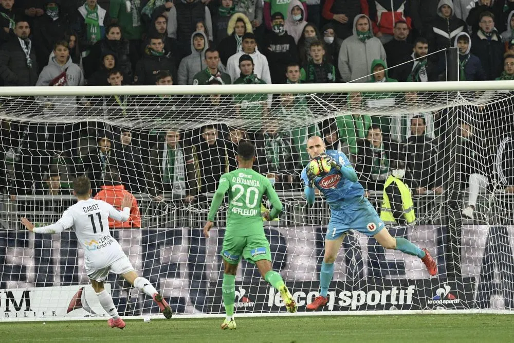 Paul Bernardoni et Sada Thioub (Angers) arrivent à Saint-Étienne, Jean-Philippe Mateta (Crystal Palace) en approche