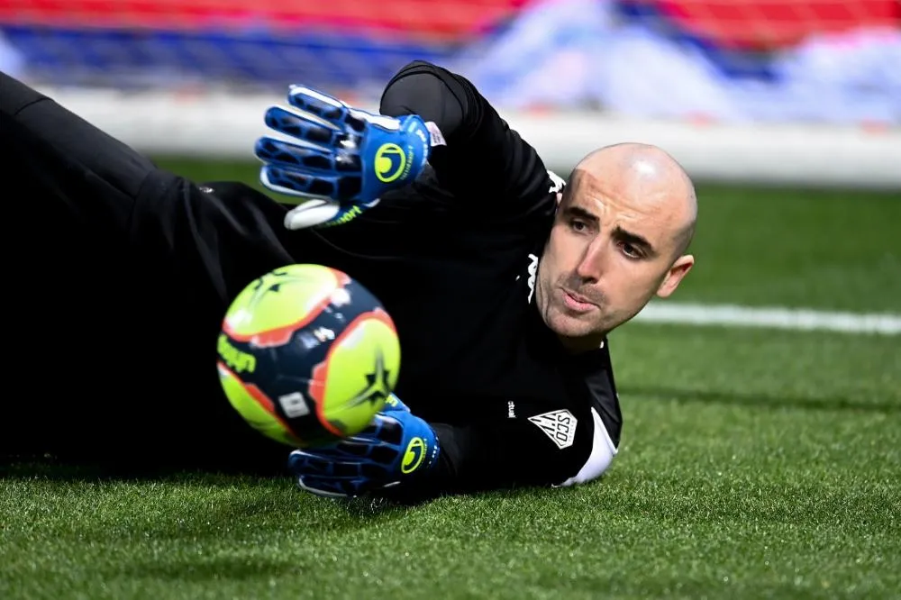 Paul Bernardoni : « Fier d’inscrire mon nom à la liste des gardiens chauves de l’ASSE »