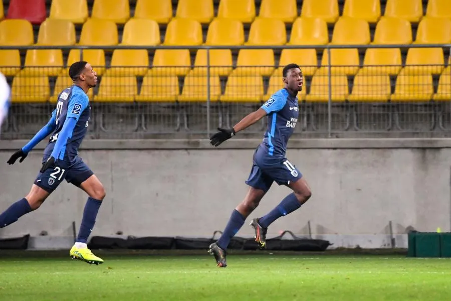 Le Paris FC dompte Ajaccio et prend la 2e place