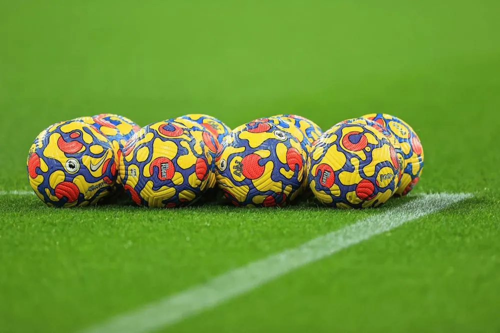 L’entraîneur du Barrow AFC Mark Cooper suspendu pour des allusions au sexe envers une arbitre