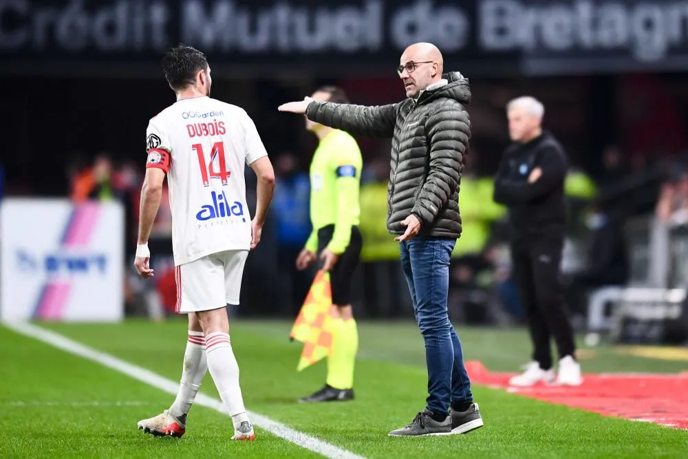 Olympique lyonnais : Peter Bosz vole au secours de Léo Dubois