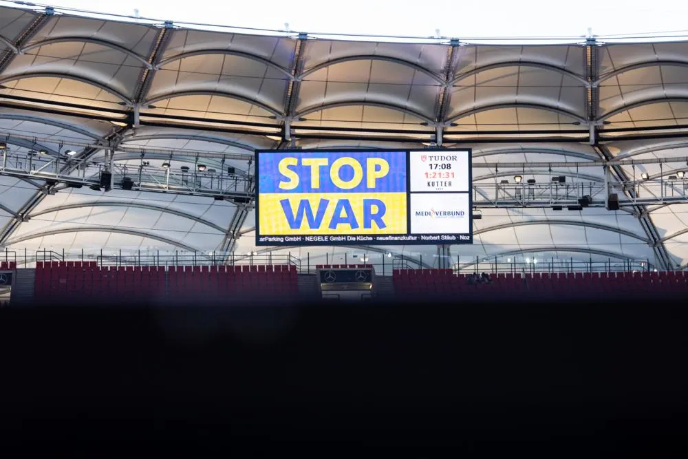 Guerre en Ukraine : Le foot assume-t-il désormais sa force politique ?