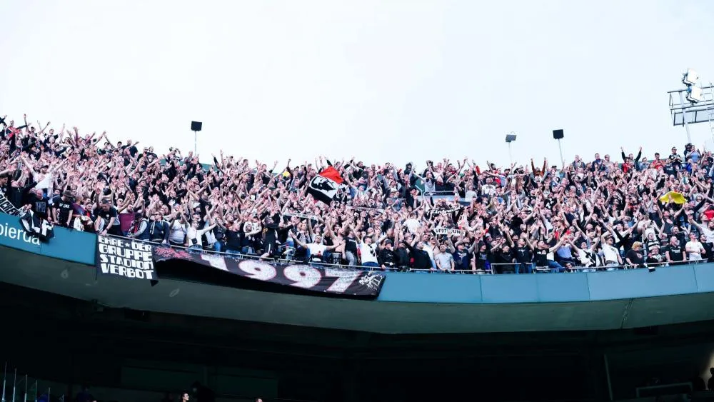 Des affrontements entre supporters de West Ham et Francfort ont éclaté à Séville