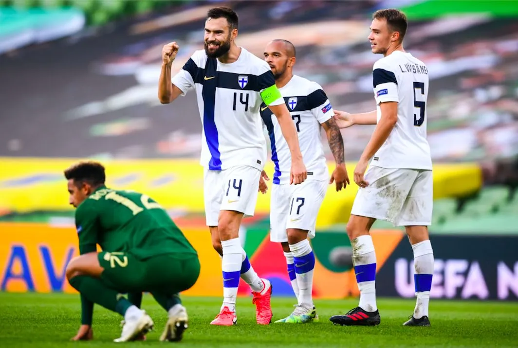 Tim Sparv,  ex-capitaine de la Finlande, héberge une famille ukrainienne