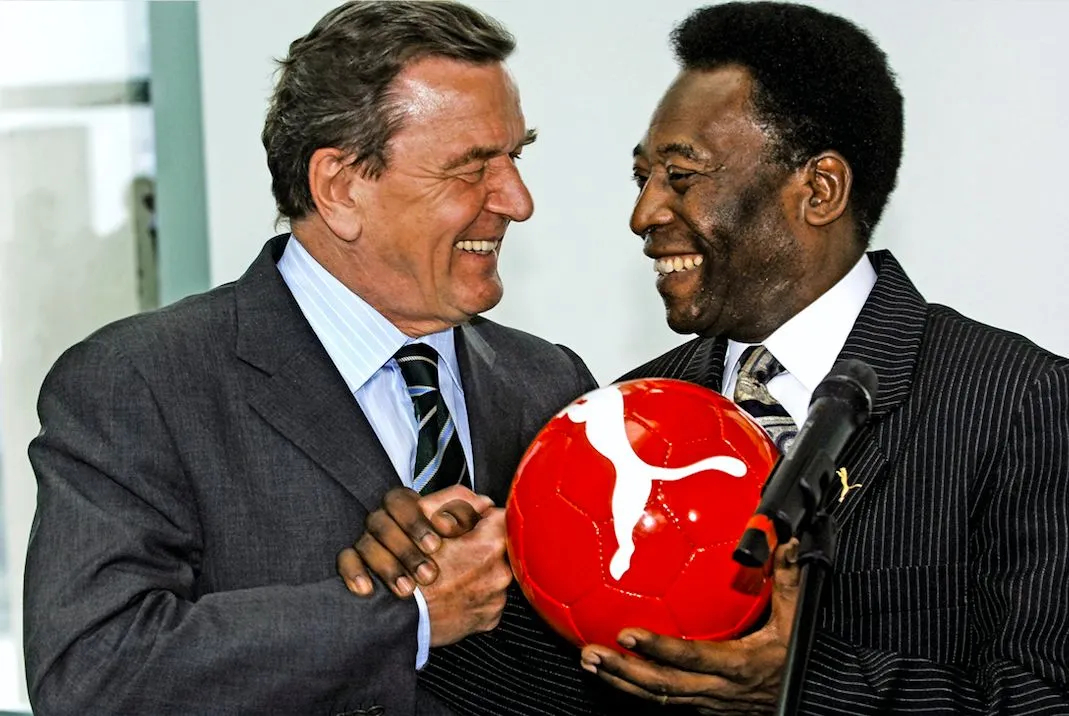 Allemagne : Gerhard Schröder destitué de son titre de membre d’honneur de la Fédération