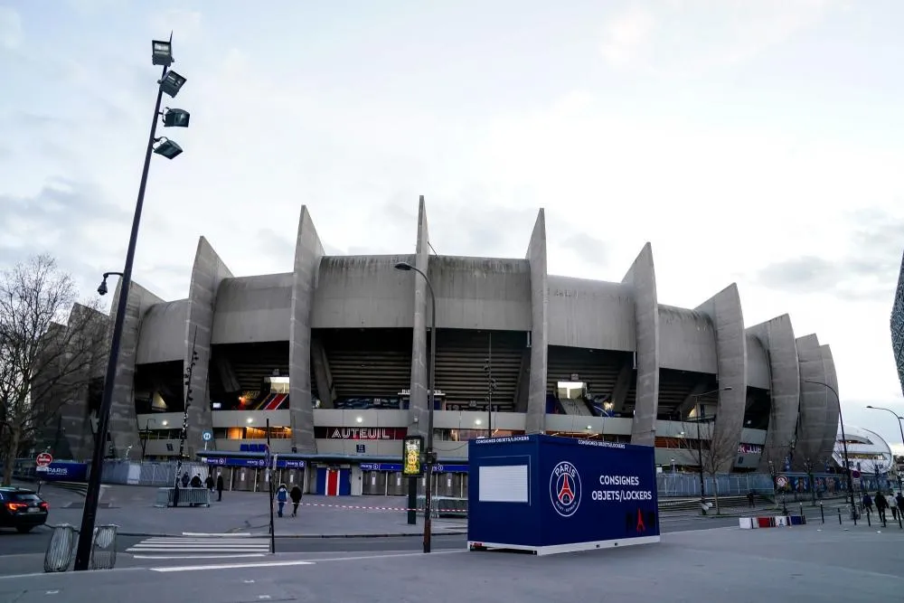 Paris Saint-Germain : en plus du Camp des Loges, le Parc des Princes a également été tagué