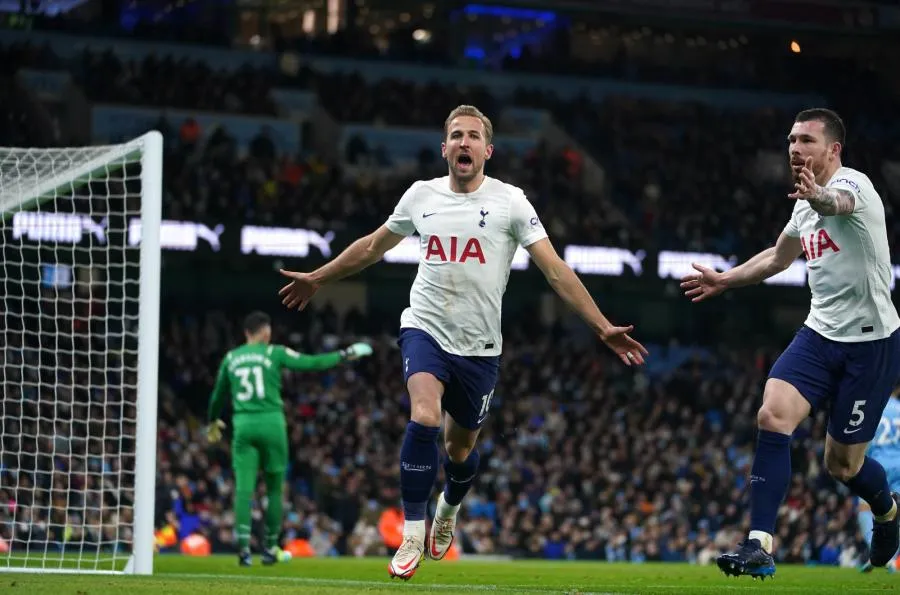 La déception du quatrième arbitre après l’égalisation tardive de Kane