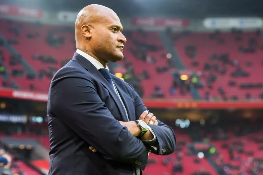Winston Bogarde a harcelé une employée de l’Ajax et le club ne l’a pas sanctionné