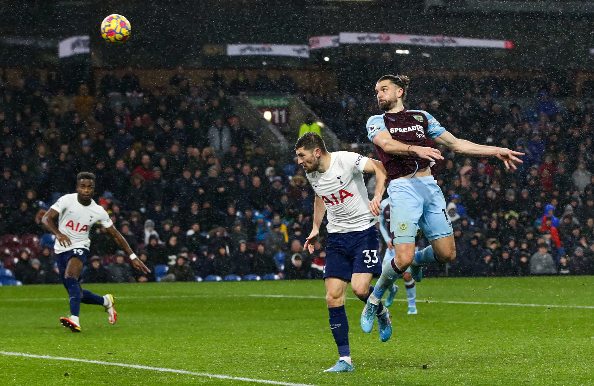 Burnley sèche Tottenham, Crystal Palace cartonne à Watford