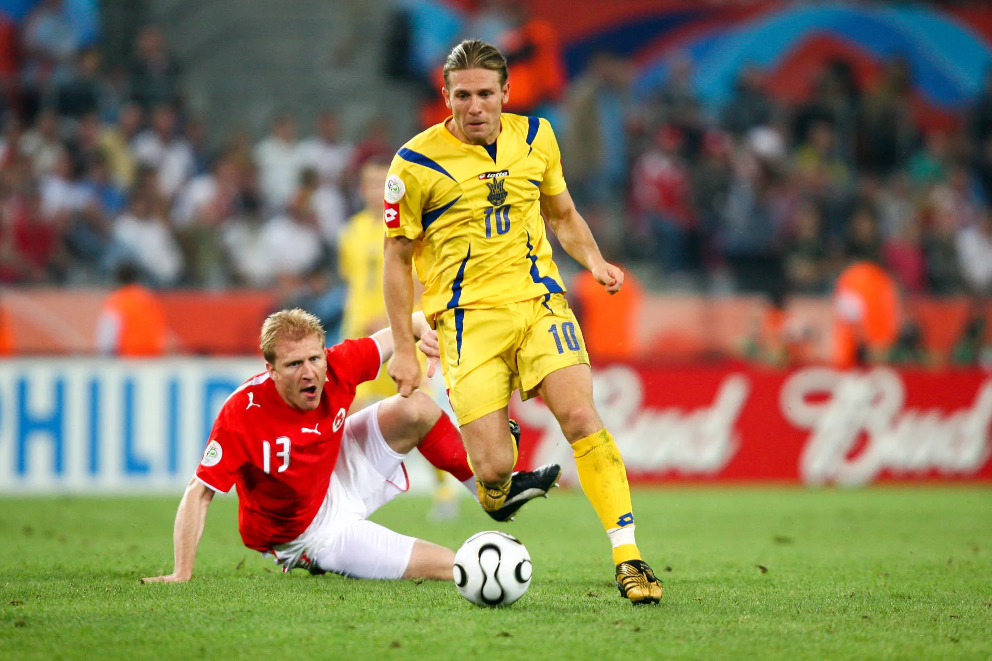 Les supporters du Dinamo Moscou chantent en l'honneur d'Andriy Voronin, l'adjoint ukrainien