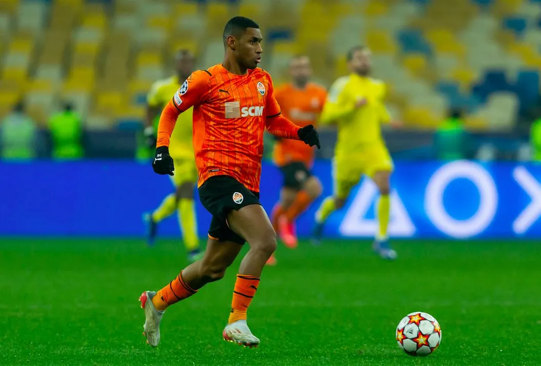 Peter Bosz encense Tetê