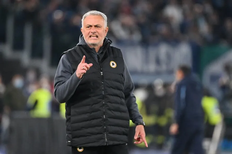 « Quand tu viens ici, tu te chies dessus devant moi » : Mourinho sèche un journaliste