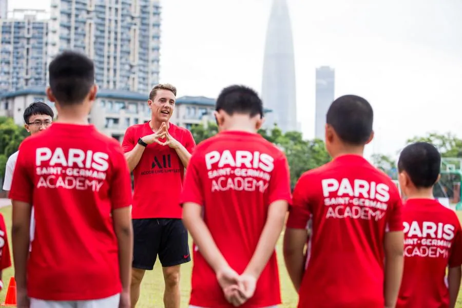 Le PSG suspend son partenariat avec un sponsor russe, mais maintient son académie en Russie