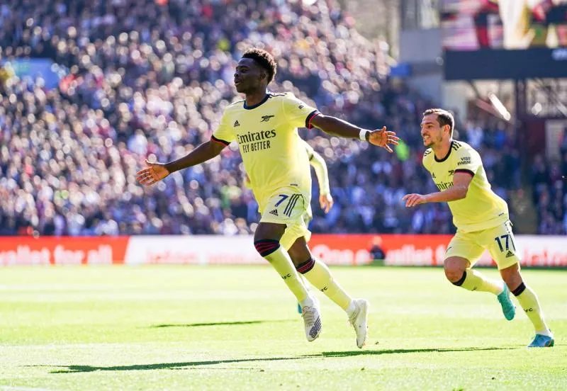 Arsenal remet les gaz à Aston Villa