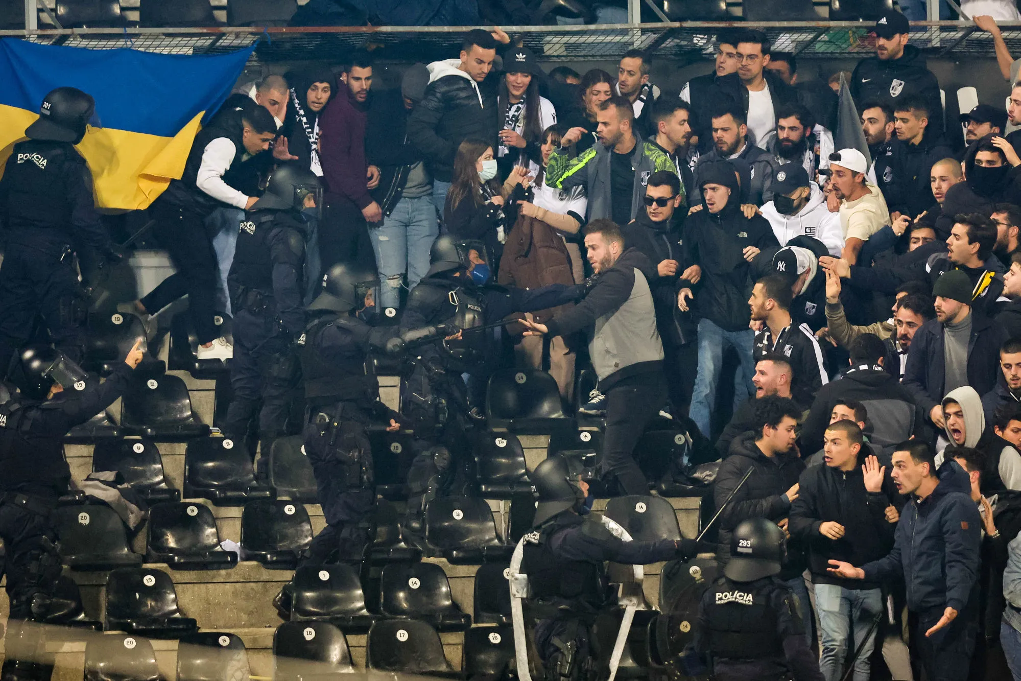 Le match entre Vitória et le Sporting interrompu pour des scènes de violence en tribunes