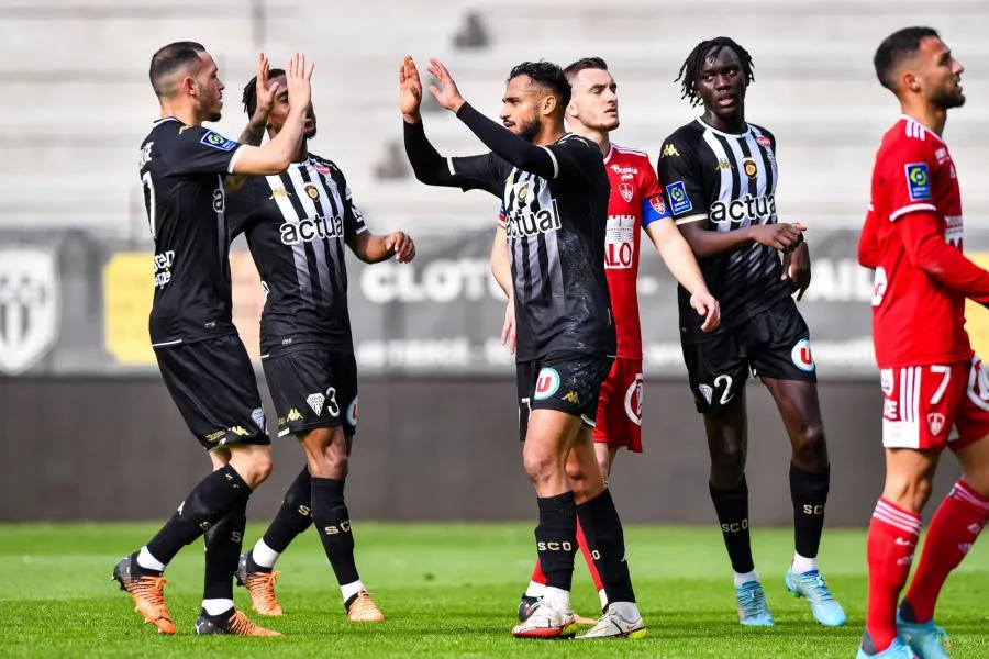 Angers retrouve le goût de la victoire contre Brest