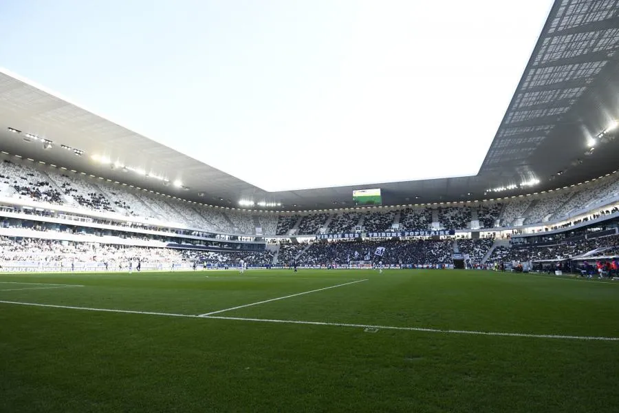 Le coup d’envoi de Bordeaux-Montpellier retardé par des fumigènes