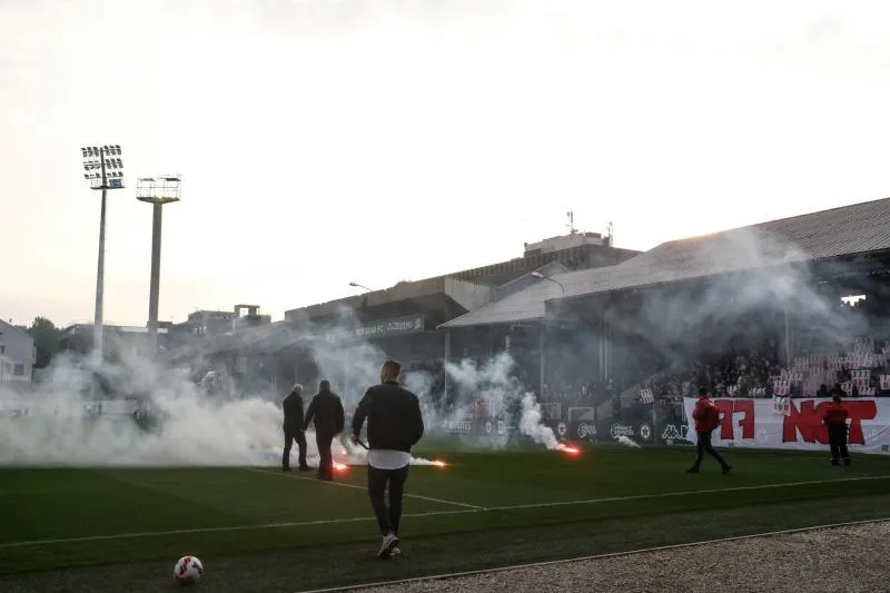 Match arrêté à Bauer : les supporters du Red Star s’opposent à la vente du club