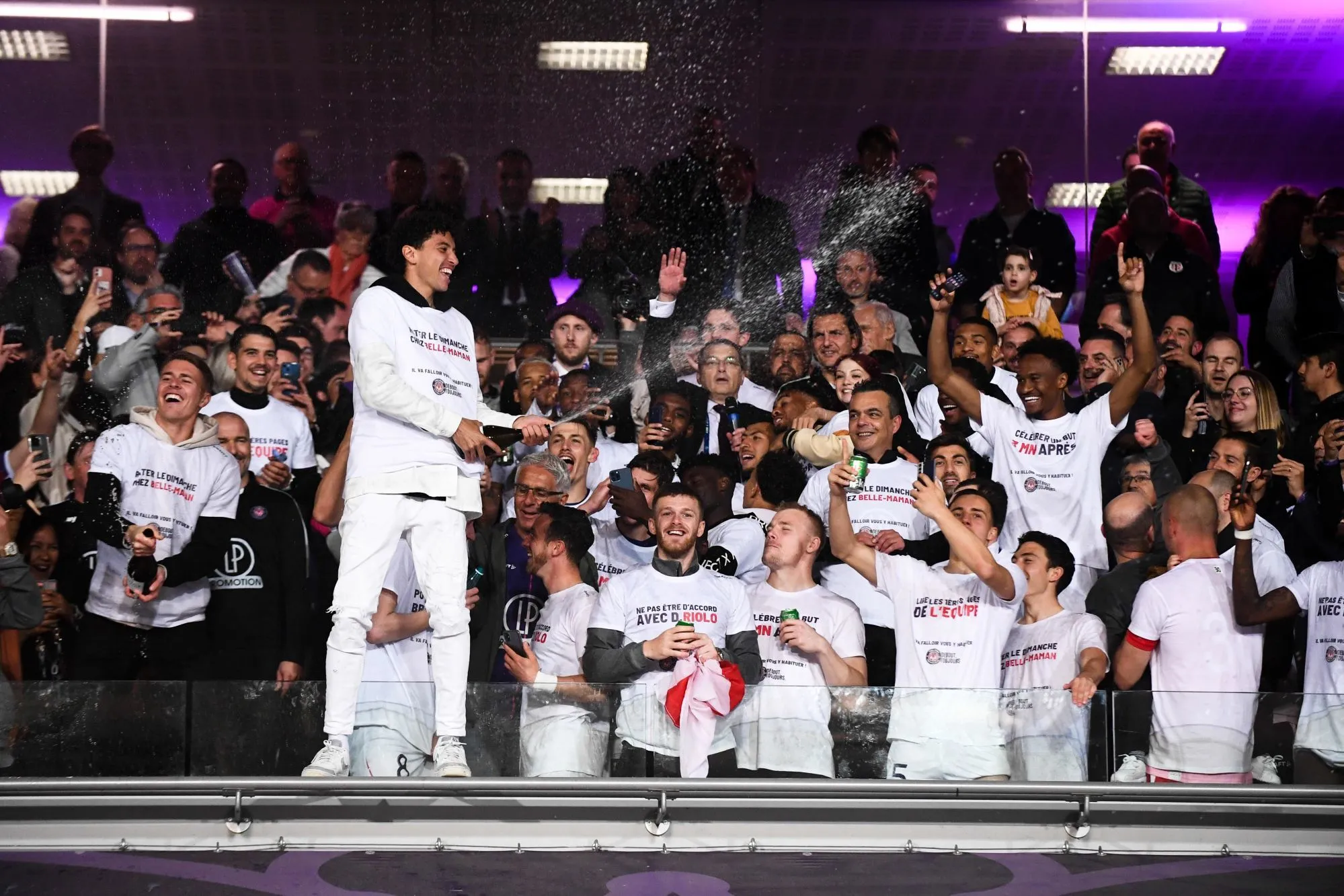 «<span style="font-size:50%">&nbsp;</span>Va falloir vous y habituer<span style="font-size:50%">&nbsp;</span>», les Toulousains fêtent leur montée en Ligue 1 en humour