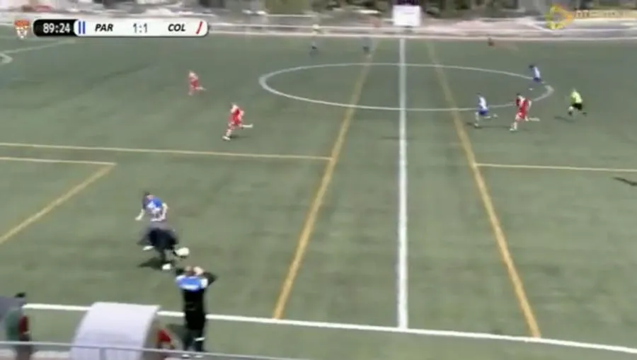 Espagne : Un adjoint interrompt la contre-attaque de l’équipe adverse à la 90e