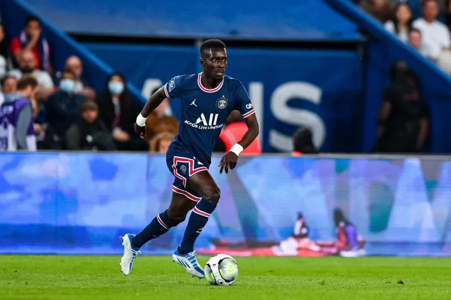 Idrissa Gueye absent pour avoir refusé de défendre l’homophobie ?