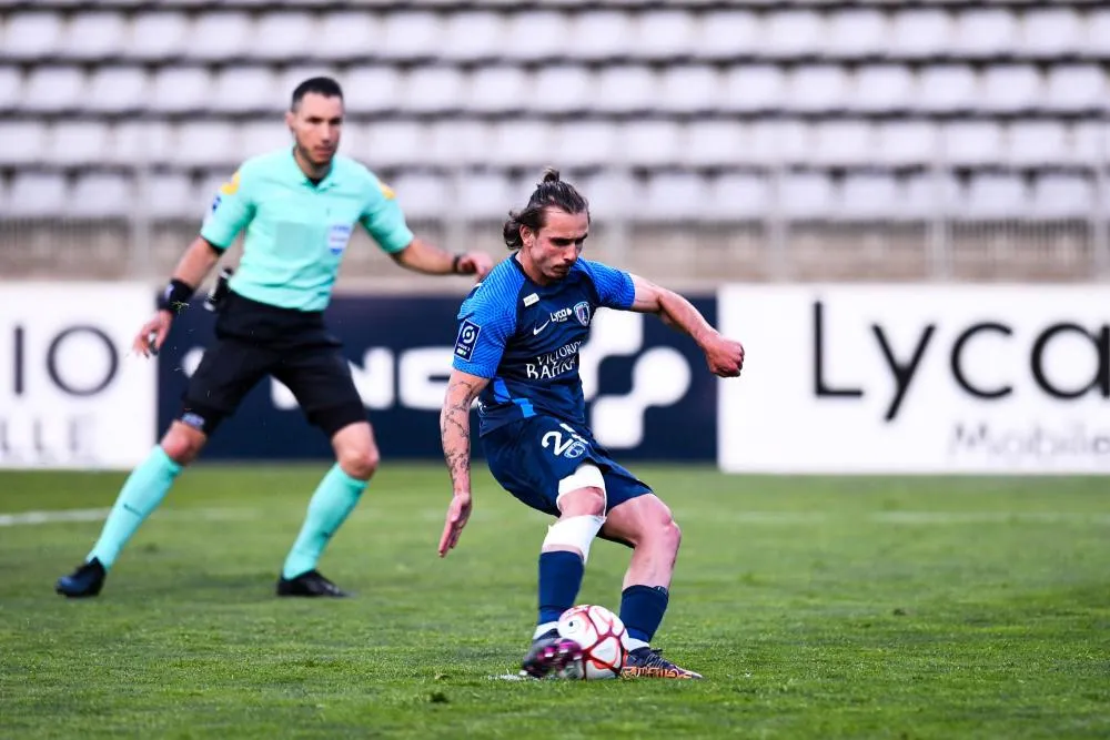 Un «<span style="font-size:50%">&nbsp;</span>gros cratère<span style="font-size:50%">&nbsp;</span>» a bien aidé Sochaux contre le Paris FC