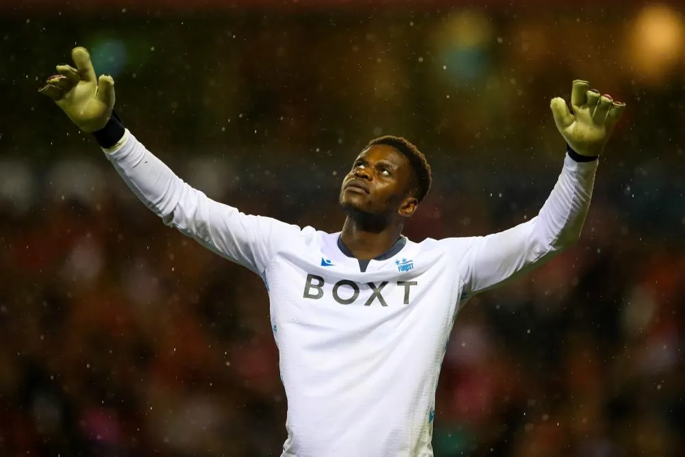 Une masterclass de Brice Samba permet à Nottingham Forest de rêver de Premier League