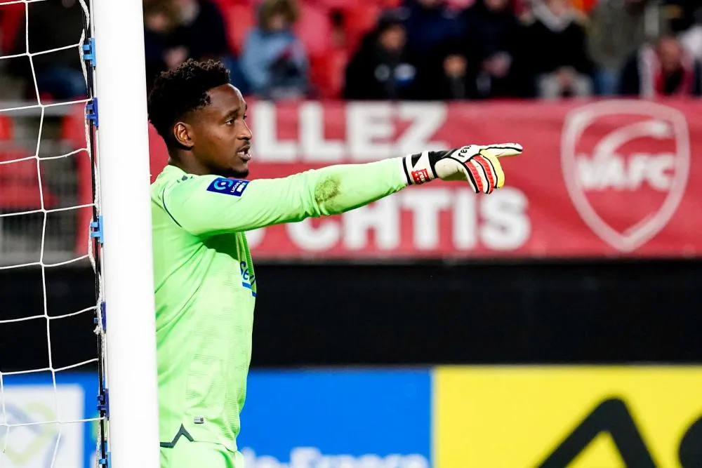 Donovan Léon : «<span style="font-size:50%">&nbsp;</span>Moins tu me vois, mieux je me porte<span style="font-size:50%">&nbsp;</span>»