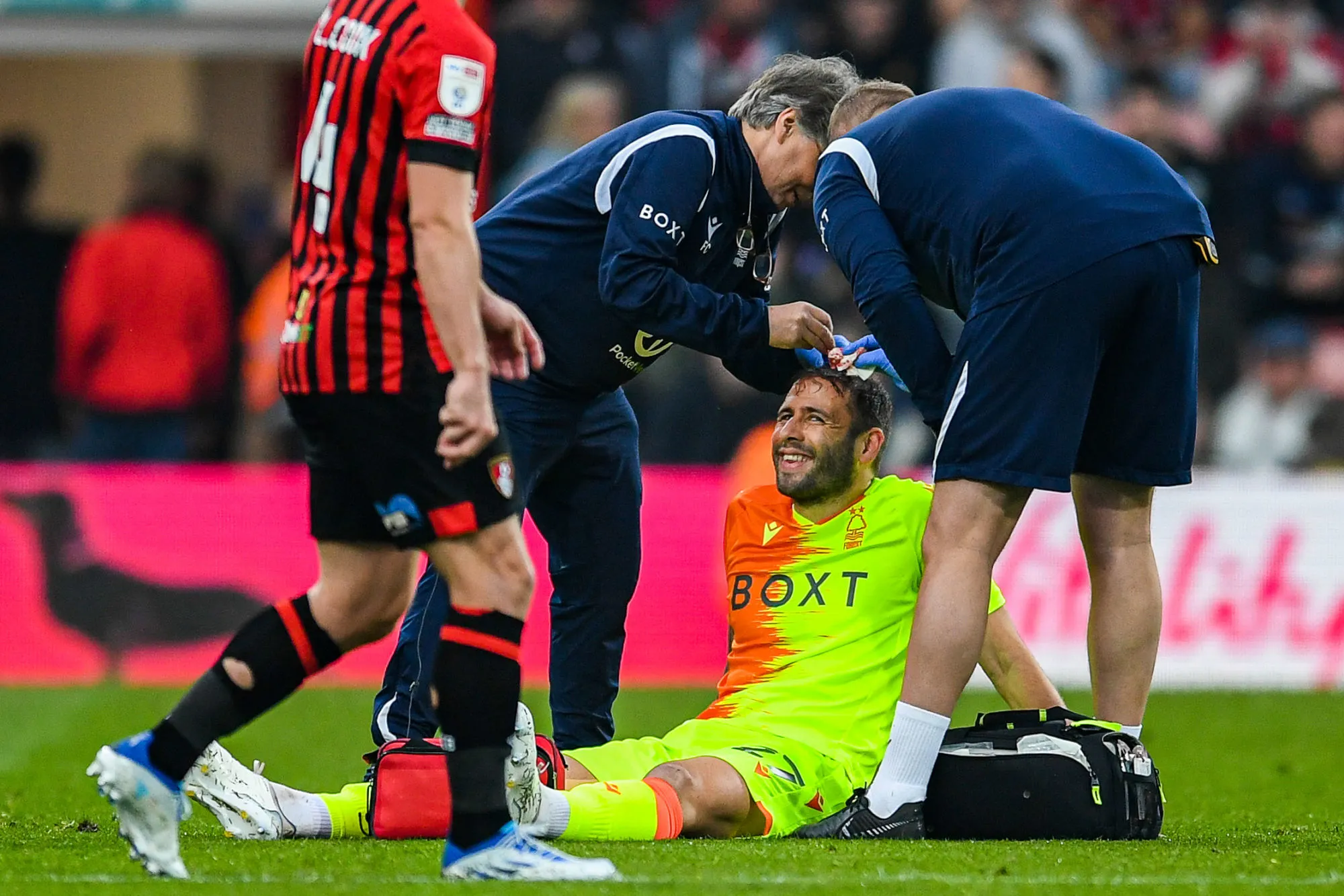 Le père d&rsquo;un joueur de Nottingham Forest survit à un arrêt cardiaque avant le match contre Bournemouth