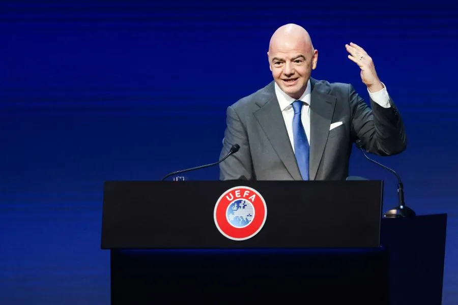 Gianni Infantino dévoile le carton vert en faveur de l&rsquo;environnement