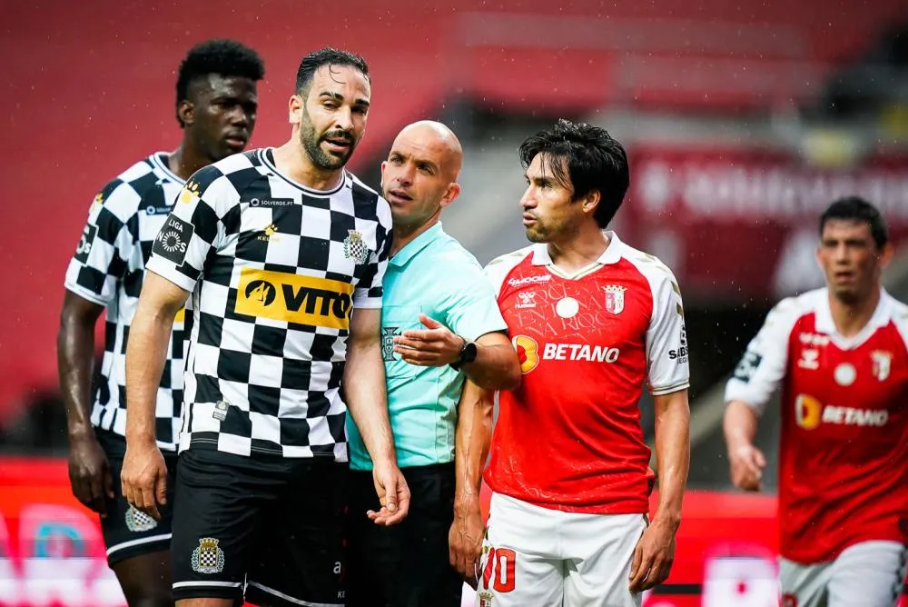 Boavista interdit de recrutement à cause de son conflit avec Adil Rami