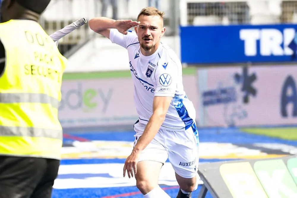 Barrage Ligue 1 : Gaëtan Perrin, sauveur de l&rsquo;AJ Auxerre contre l&rsquo;AS Saint-Étienne