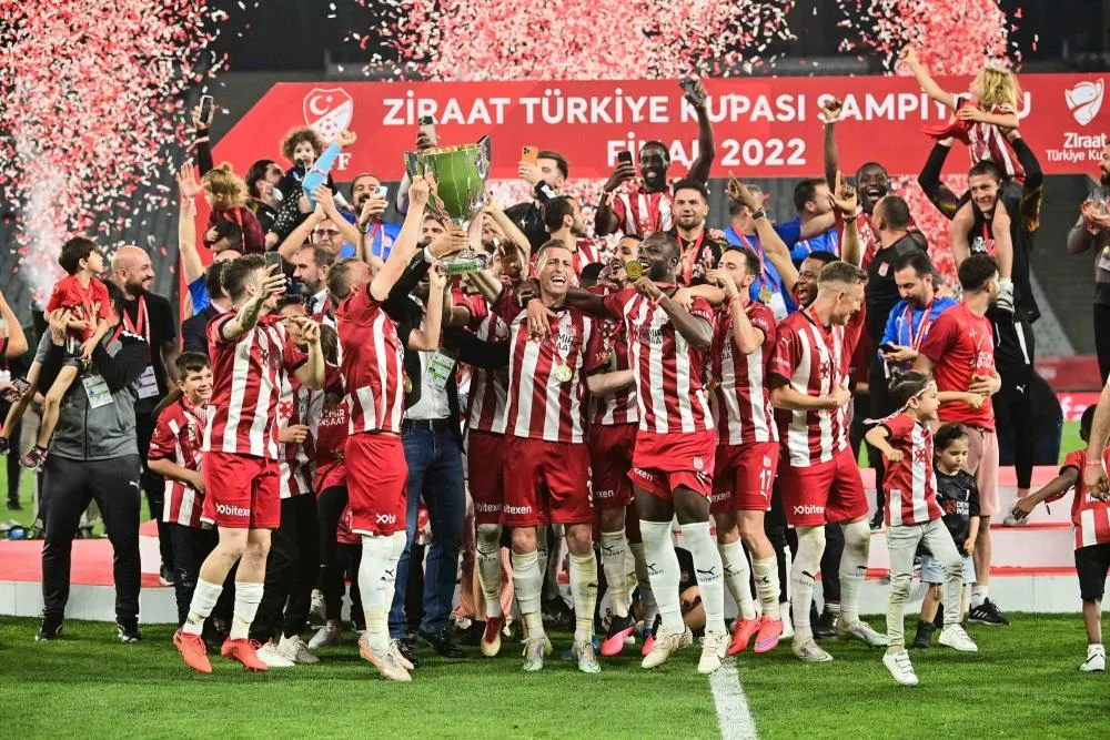 Moussa Konaté et Max-Alain Gradel offrent la Coupe du Turquie à Sivasspor