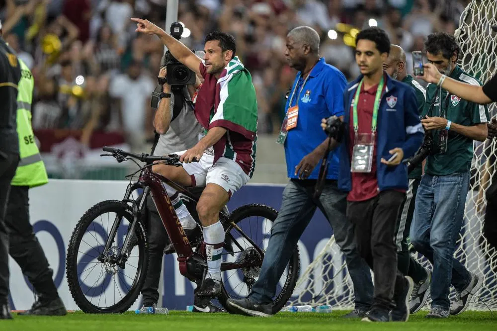 Fred s&rsquo;offre un tour de vélo au Maracanã pour la dernière de sa carrière